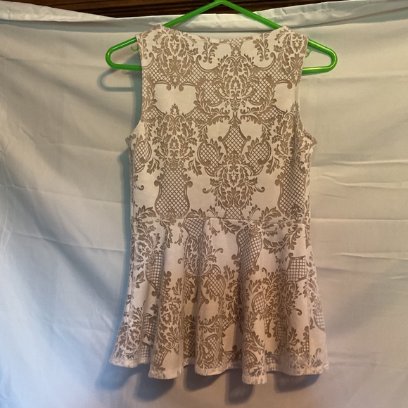 Apt.9 Too - Picture 4 of 5